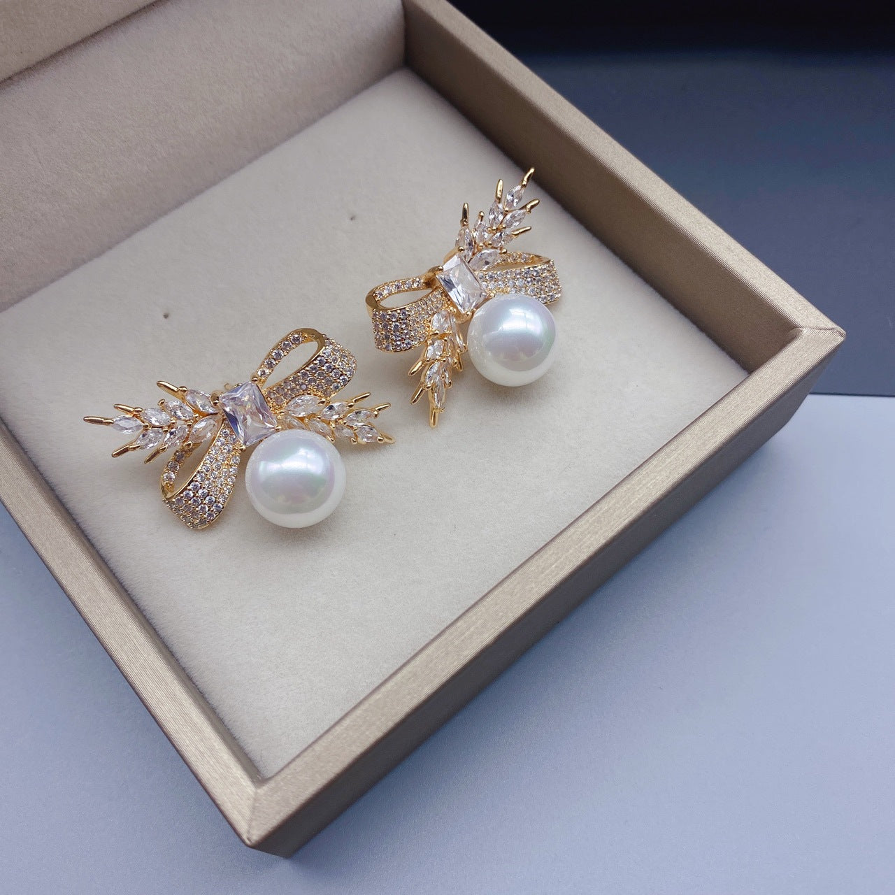 Butterfly Zircon Setting pearl drop earring