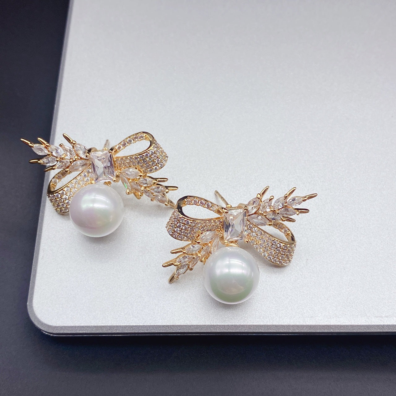 Butterfly Zircon Setting pearl drop earring